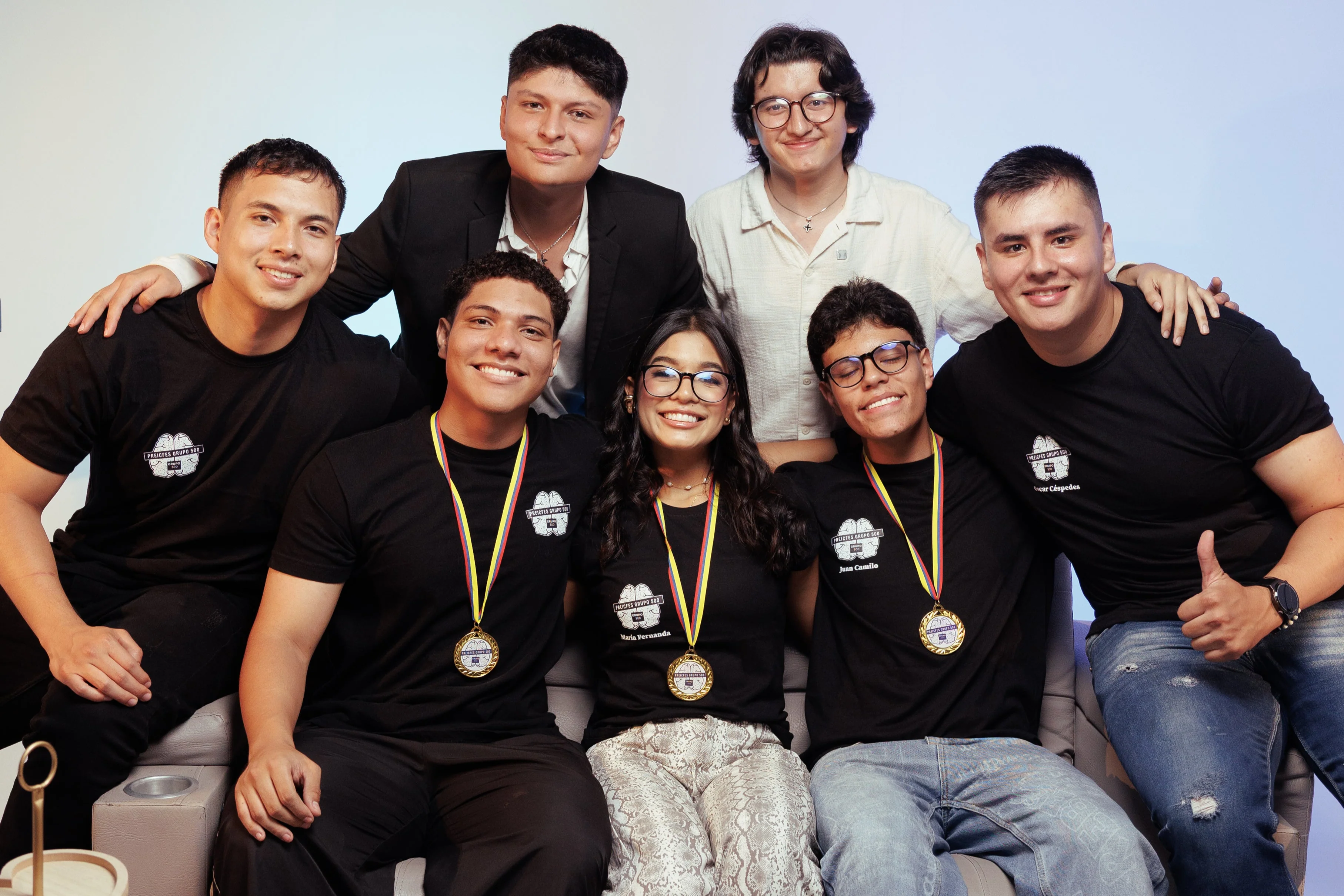 Estudiantes Grupo500 con medallas